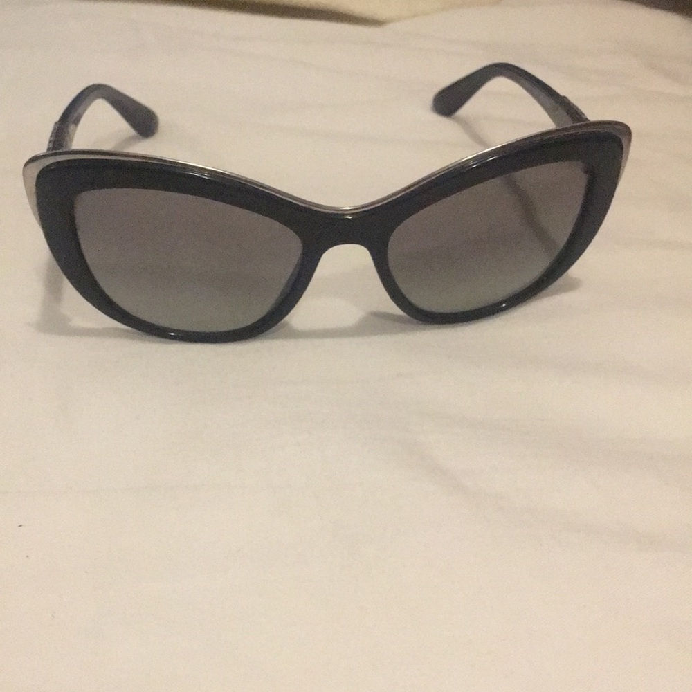 Vogue eyewear black cat-eyed shaped sunglasses